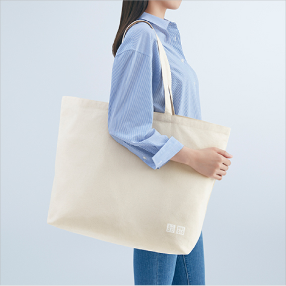 Feature: Our commitment to reducing single-use plastic  By minimizing waste and reducing its environmental footprint, UNIQLO is working to build a truly sustainable business.