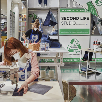 옷을 수선하는 「Second Life Studio」 (독일)